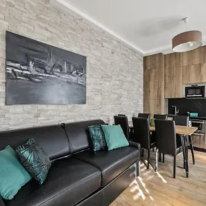 https://03-tour-eiffel-appartement-pour-7-personnes.fr-paris.fr